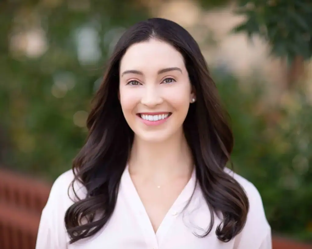 Lauren Callahan, Psy.D., therapist at Pacific Anxiety Group specializing in anxiety and mental healt.