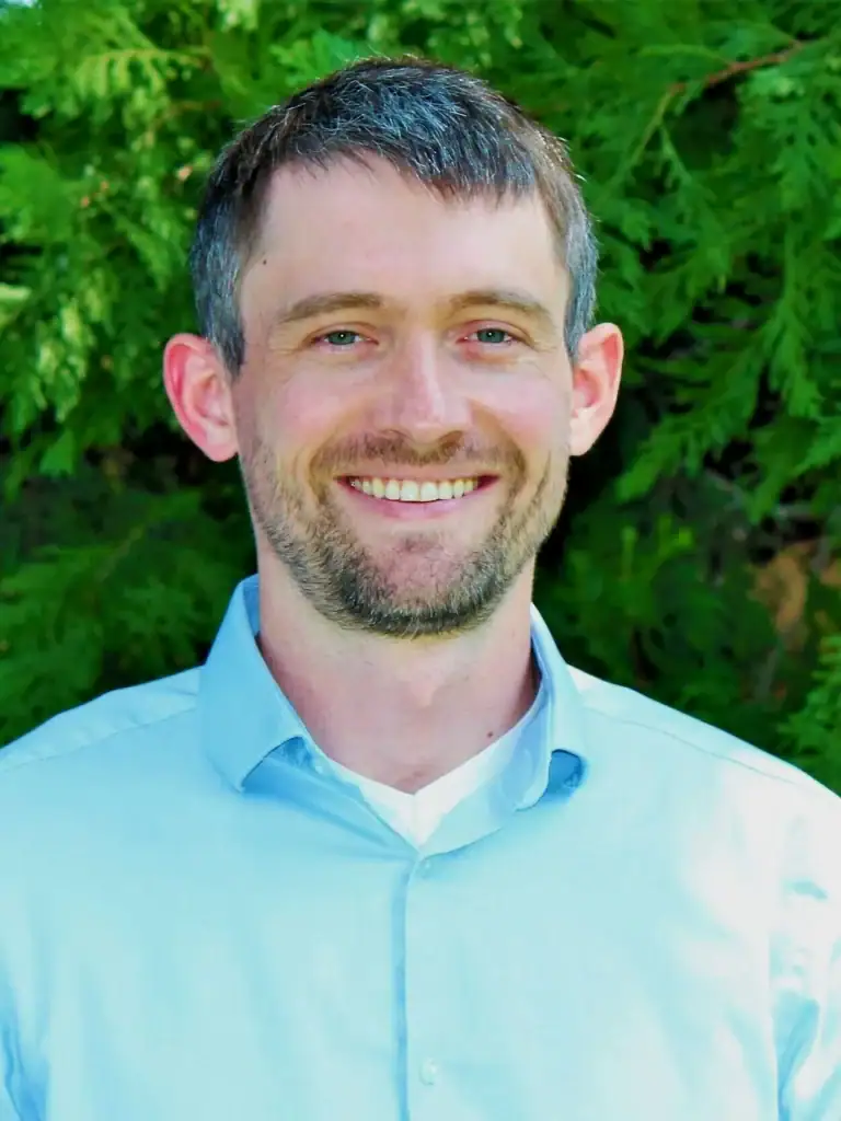 Anxiety specialist Robert Holaway, Ph.D., at Pacific Anxiety Group, providing expert therapy for anx.